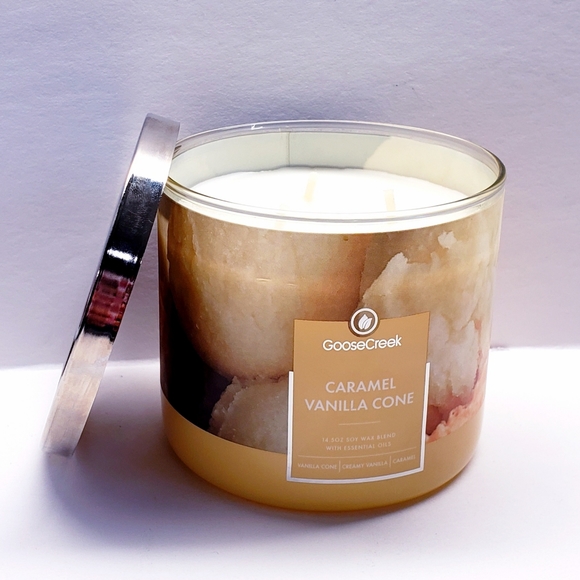 Goose Creek CARAMEL VANILLA CONE Large 3-Wick Candle, 14.5 oz - Picture 2 of 5